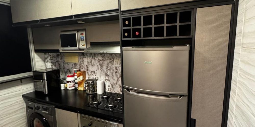 Apartamento completo à venda no Condomínio Chapada dos Buritis – MRV, com 2 quartos, móveis planejados, sala confortável, cozinha funcional e 1 vaga de garagem. Imóvel bem distribuído, pronto para morar, ideal para quem busca praticidade, conforto e excelente custo-benefício. Valor R$ 270.000.